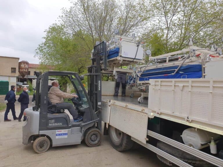 Descargando camión AAPS Arganda