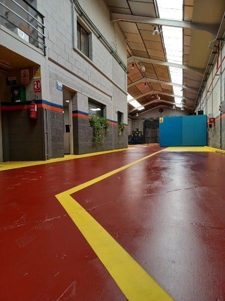 Foto del suelo de la nave de ALCAMAR recién pintado